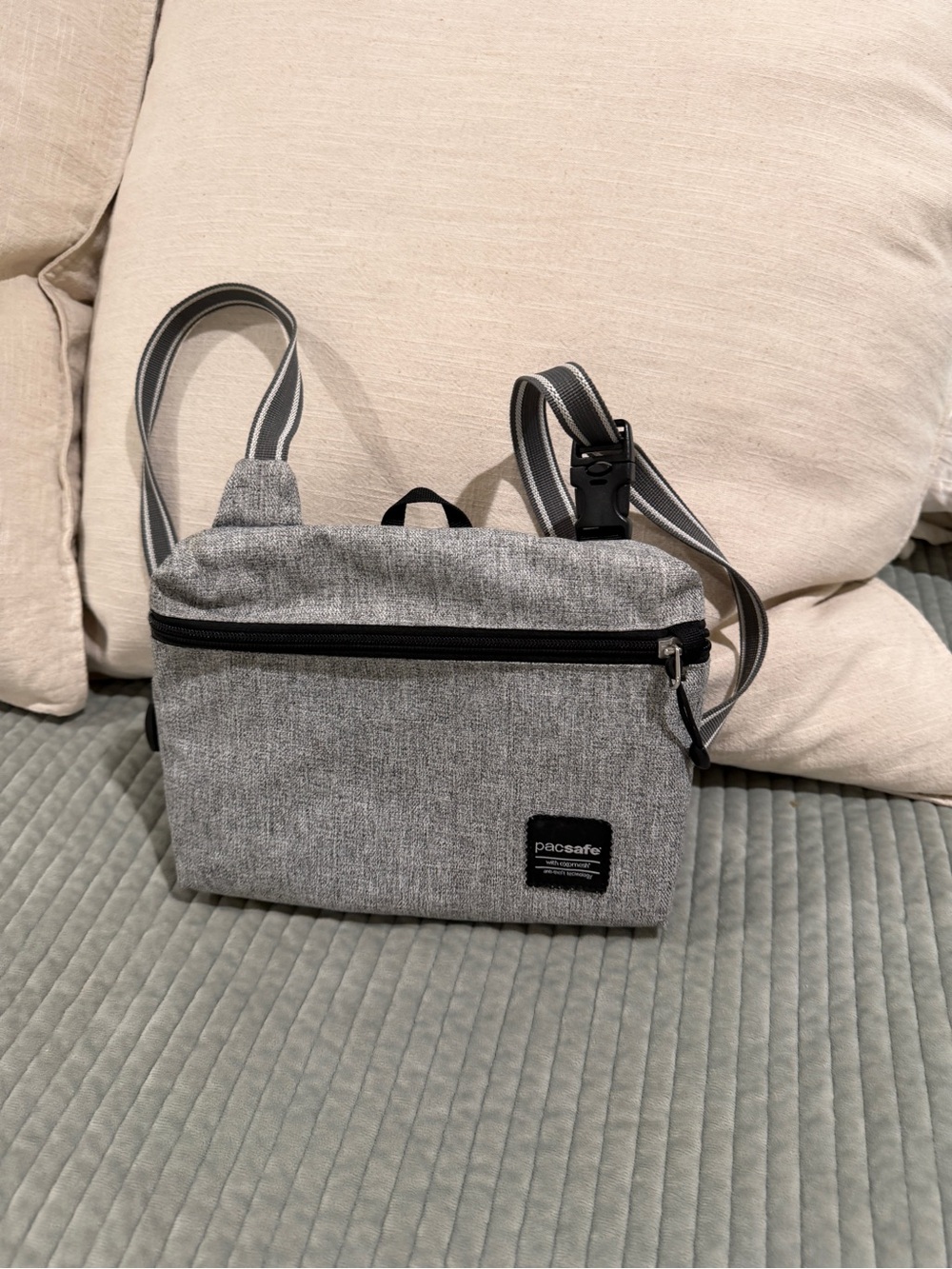 PACKSAFE textured grey crossbody RFID purse, SlingSafe XL-Series NOWT